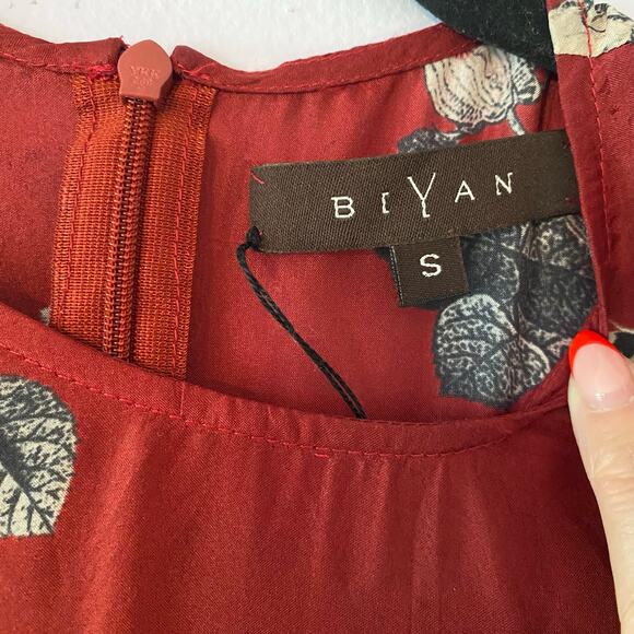 NWOT Biyan Red Rose Print 100% Silk Maxi Dress Romantic Flowy Women's size Small - Picture 2 of 15